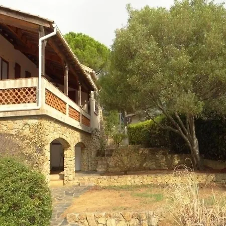 House 2 Chambres Entouree De Verdure 펜션